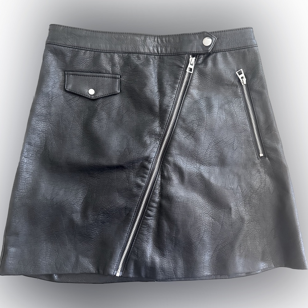 H&M faux leather black skirt with silver zipper and buttons.